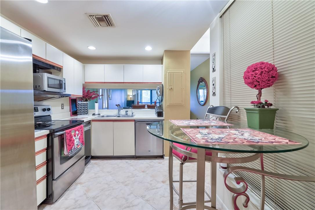 7472 La Paz Boulevard, Unit 204 Boca Raton, FL 33433 - Photo 10 of 25 Photo 10
