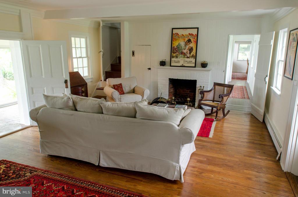 7291 Cooper Point Road Bozman, MD 21612 - Photo 5 of 29 Living Room