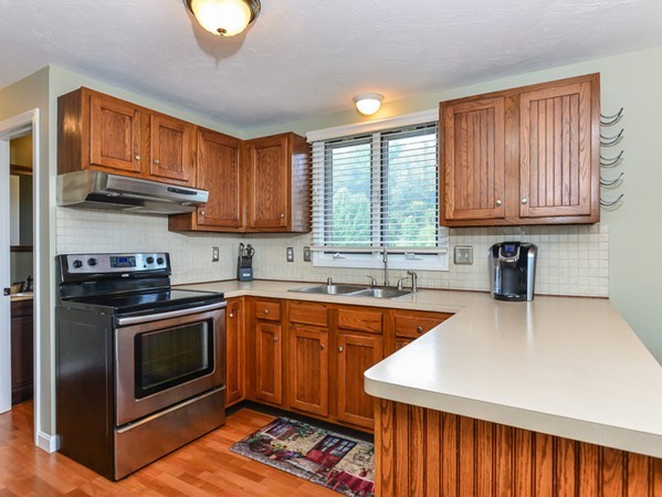 27 Harvest Road, Unit 27 Uxbridge, MA 01569 - Photo 5 of 26 Gallery Image 5