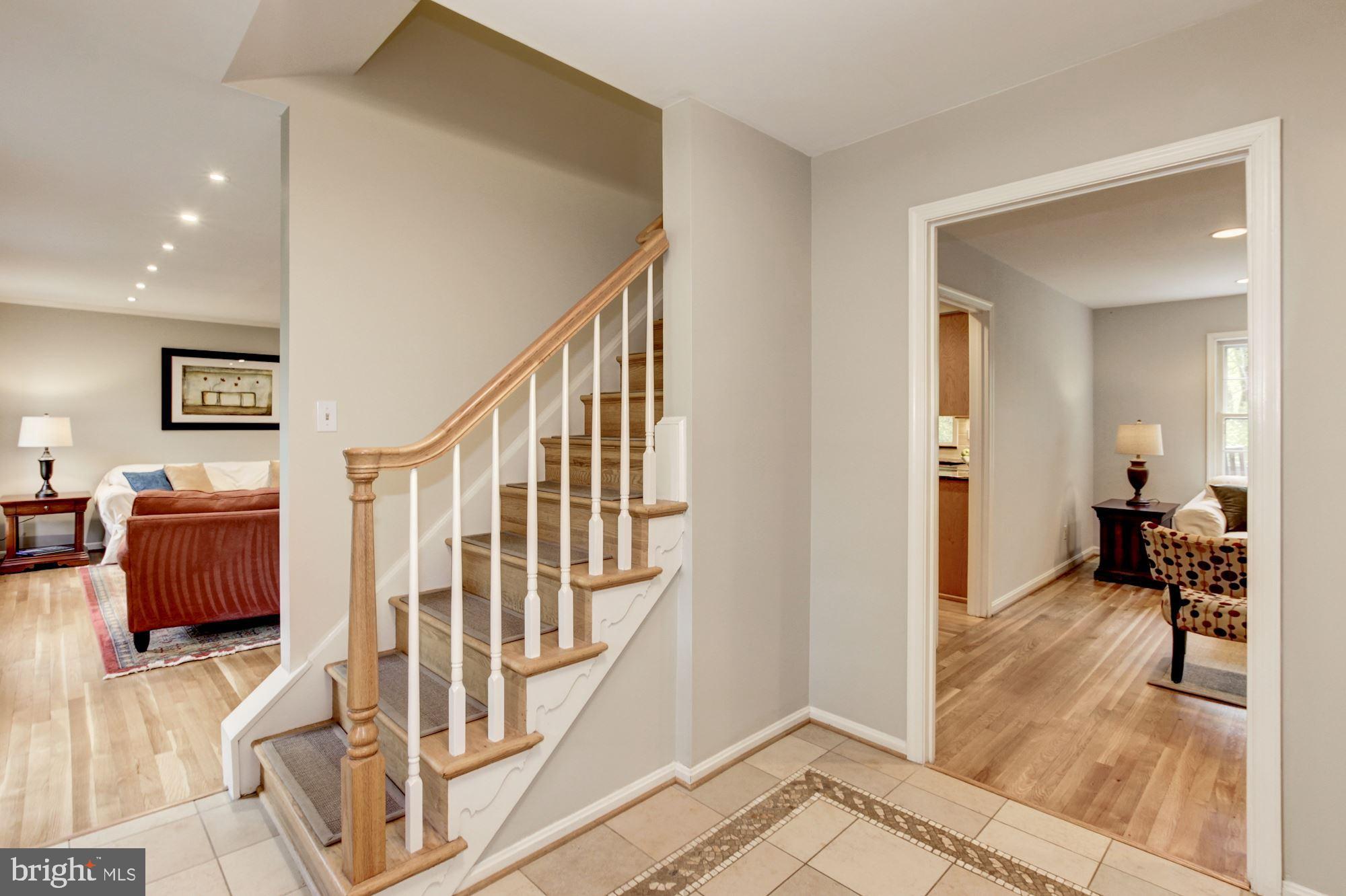 12413 St James Road Rockville, MD 20850 - Photo 2 of 35 Main Level - Foyer