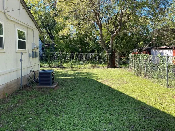 $1,450 | 117 East Sanford Street, Unit B, Arlington, TX 76011