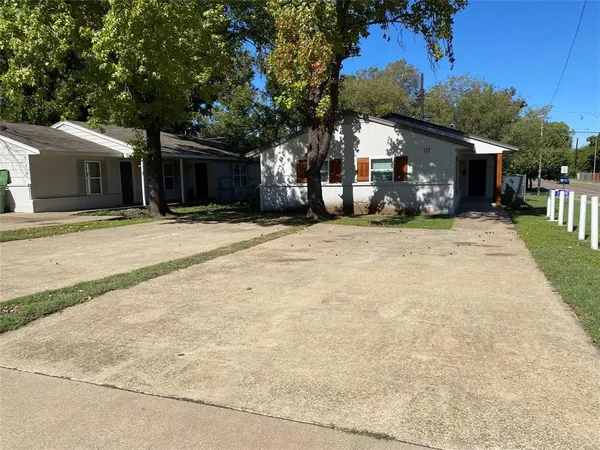 $1,450 | 117 East Sanford Street, Unit B, Arlington, TX 76011