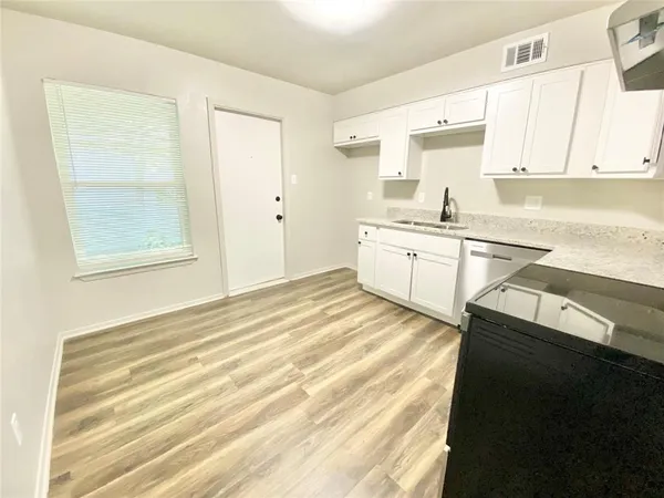 $1,450 | 117 East Sanford Street, Unit B, Arlington, TX 76011