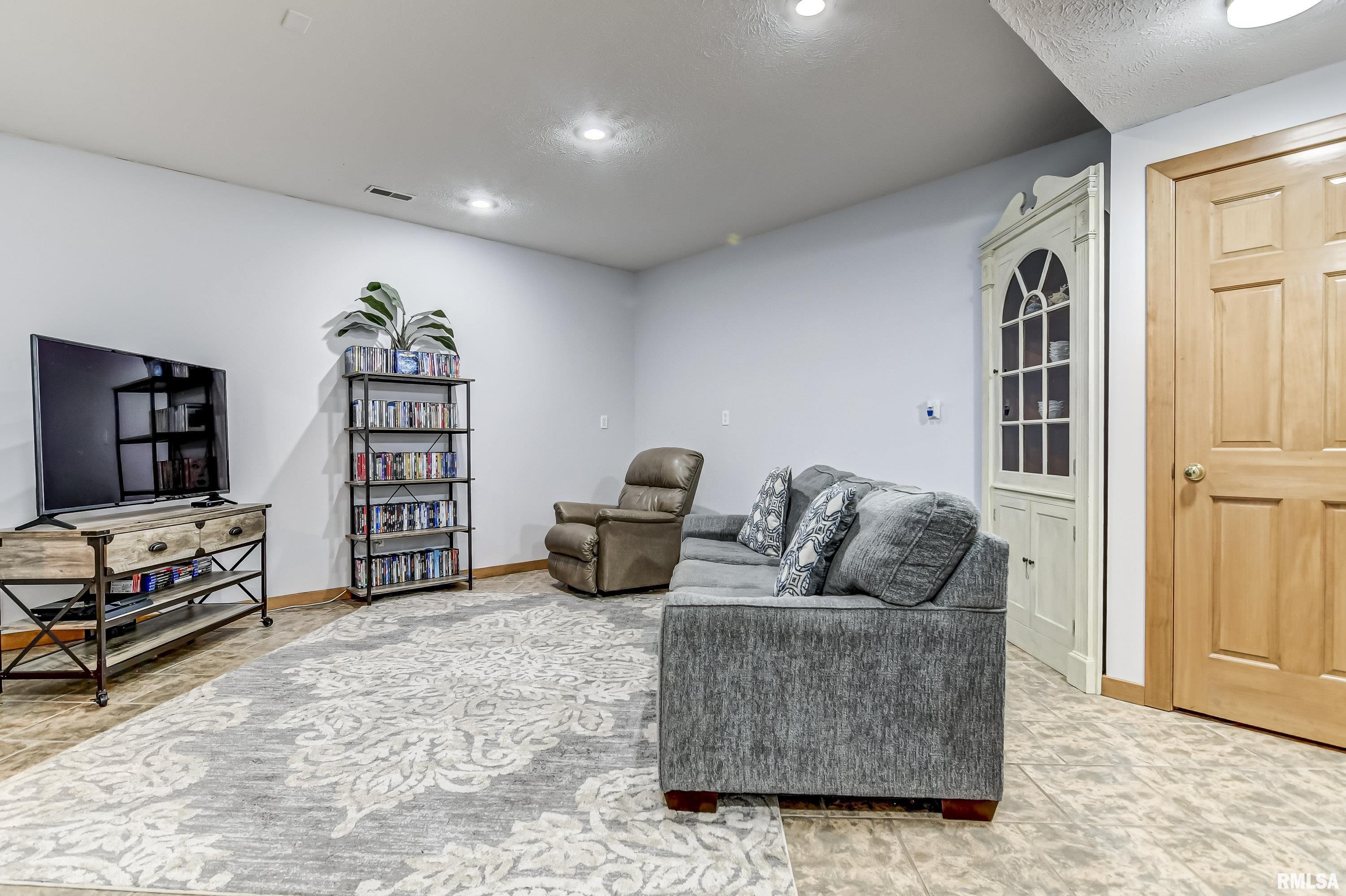 8170 South Vigal Road Pawnee, IL 62558 - Photo 37 of 62