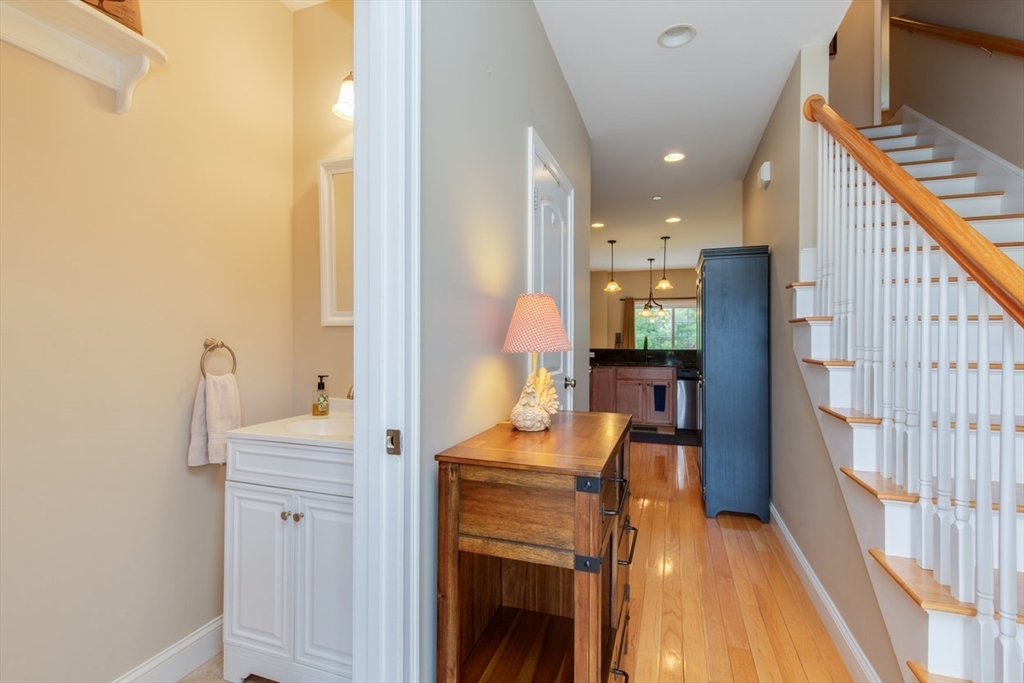 89 Woodview Way, Unit 89 Manchester, NH 03102 - Photo 9 of 42