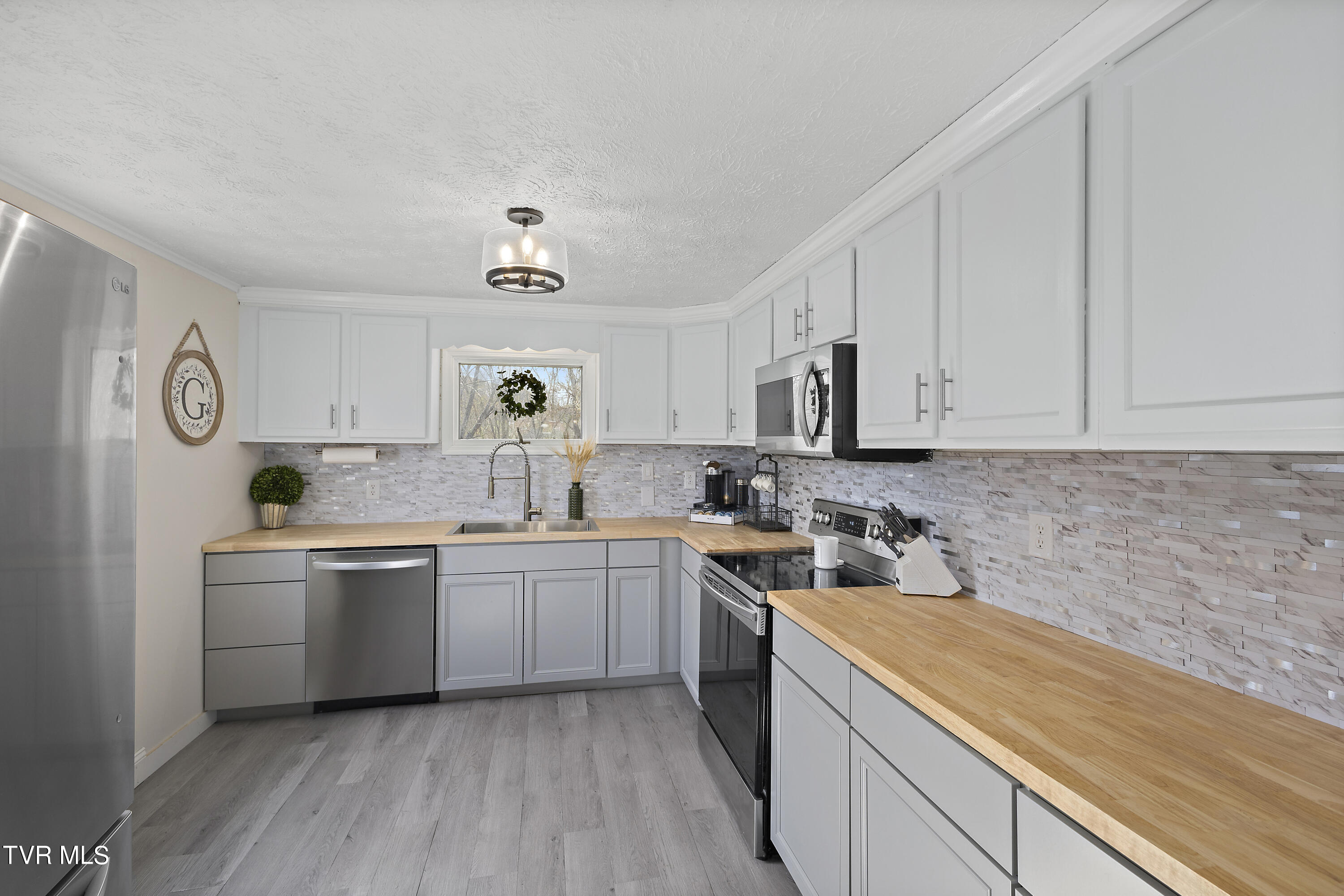 129 Lake Drive Gray, TN 37615 - Photo 12 of 39 128A8976