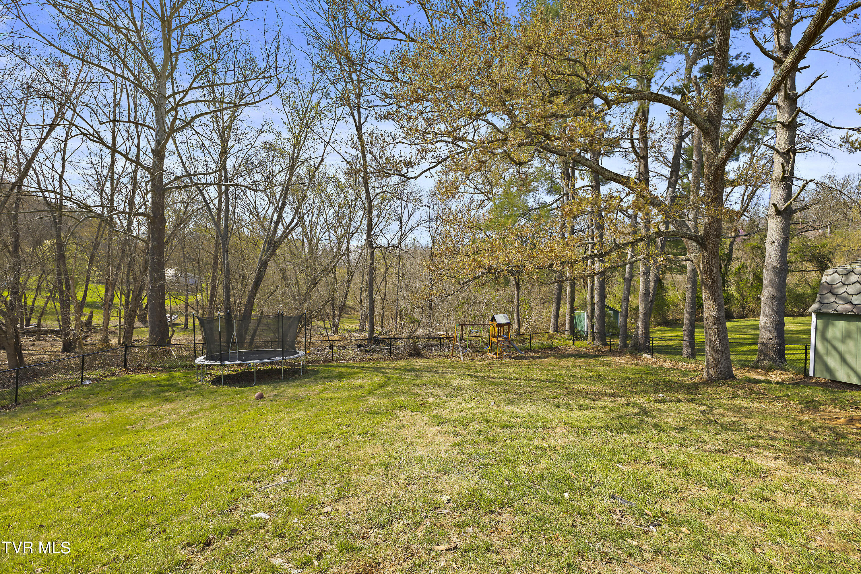 129 Lake Drive Gray, TN 37615 - Photo 32 of 39 128A8929