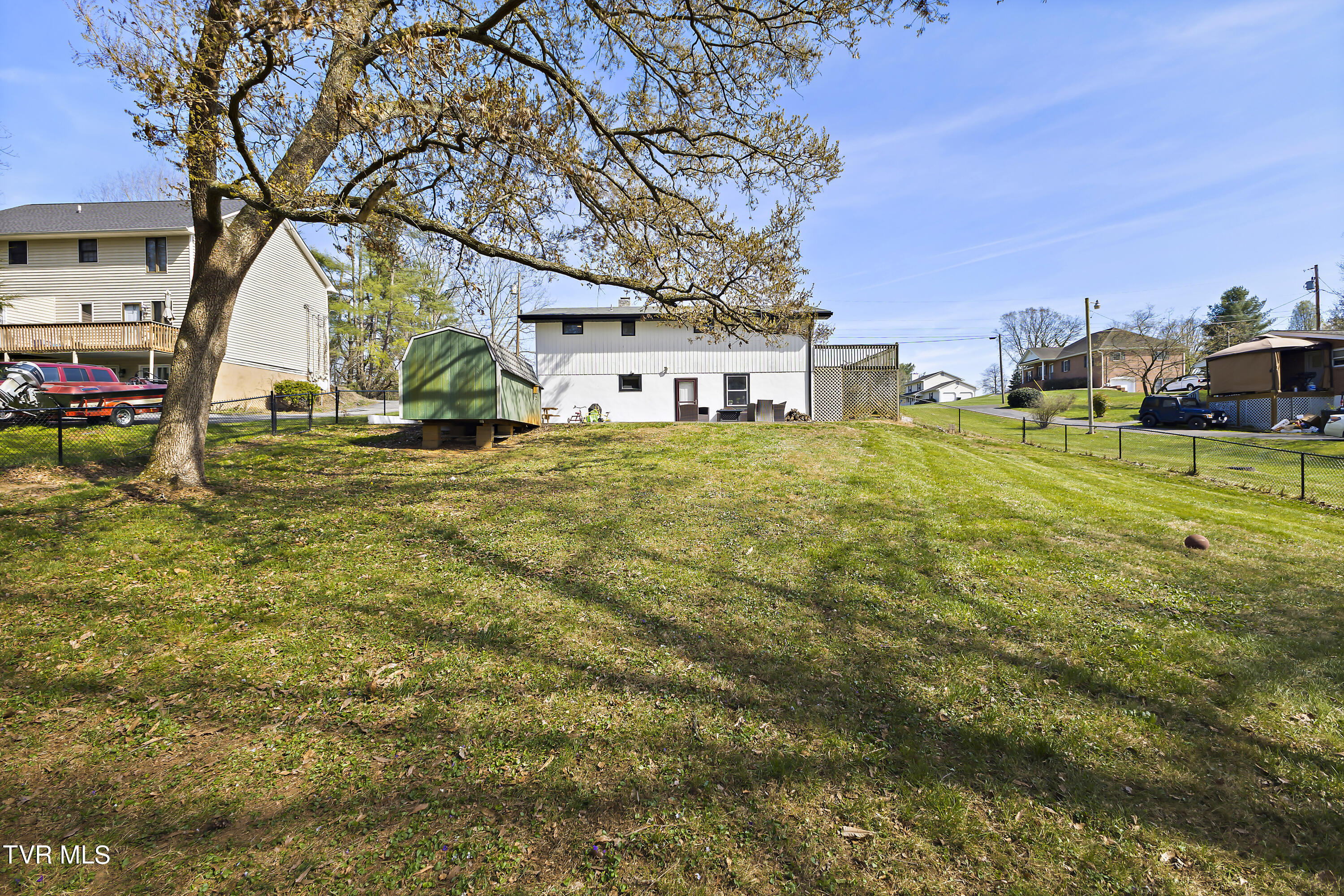 129 Lake Drive Gray, TN 37615 - Photo 33 of 39 128A8932