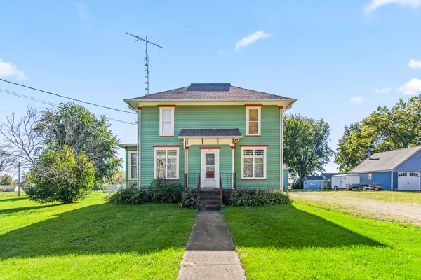 $199,000 | 611 Chicago Road, Paw Paw, IL 61353