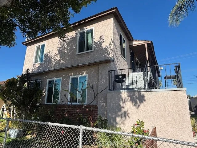 a view of house with a yard