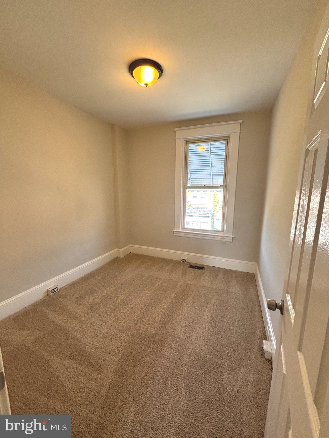 332 Marydell Road Baltimore, MD 21229 - Photo 7 of 12 Cozy room with natural light.