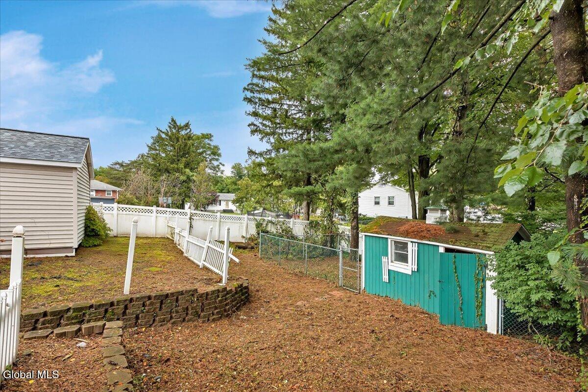 126 Osborne Road Colonie, NY 12205 - Photo 41 of 42 41-126 Osborne Rd-41