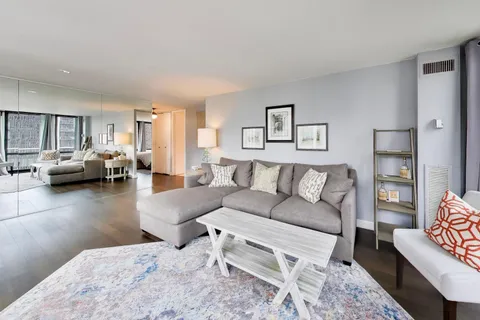 $249,000 | 1 East Scott Street, Unit 1609, Chicago, IL 60610