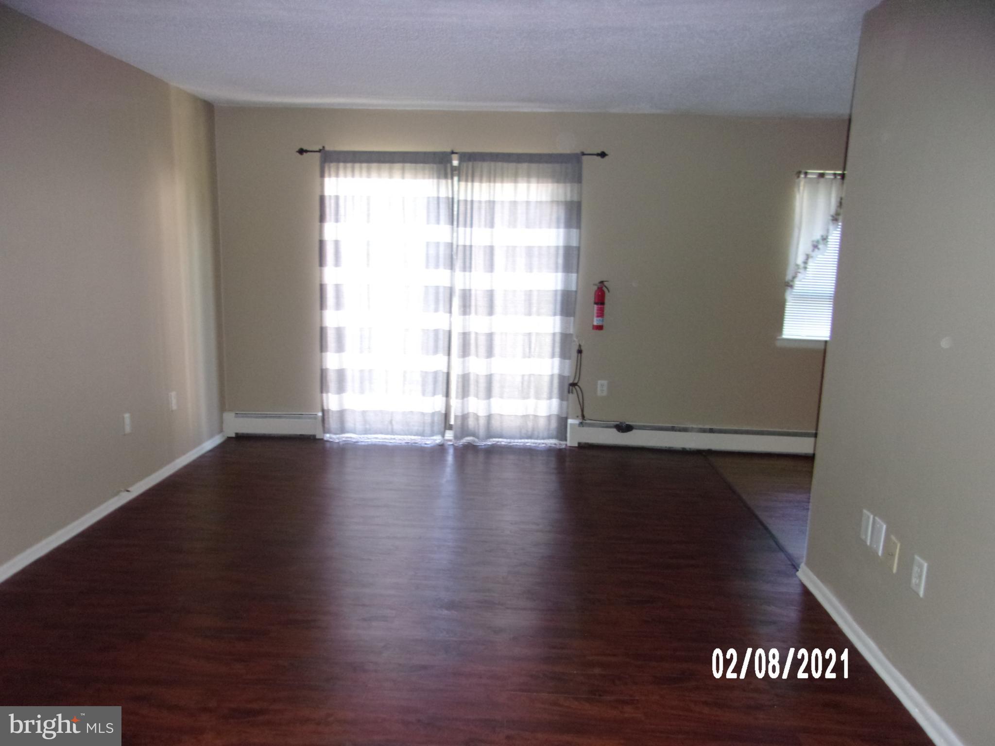 280 Bridgewater Road, Unit B16 Brookhaven, PA 19015 - Photo 11 of 33 Living room