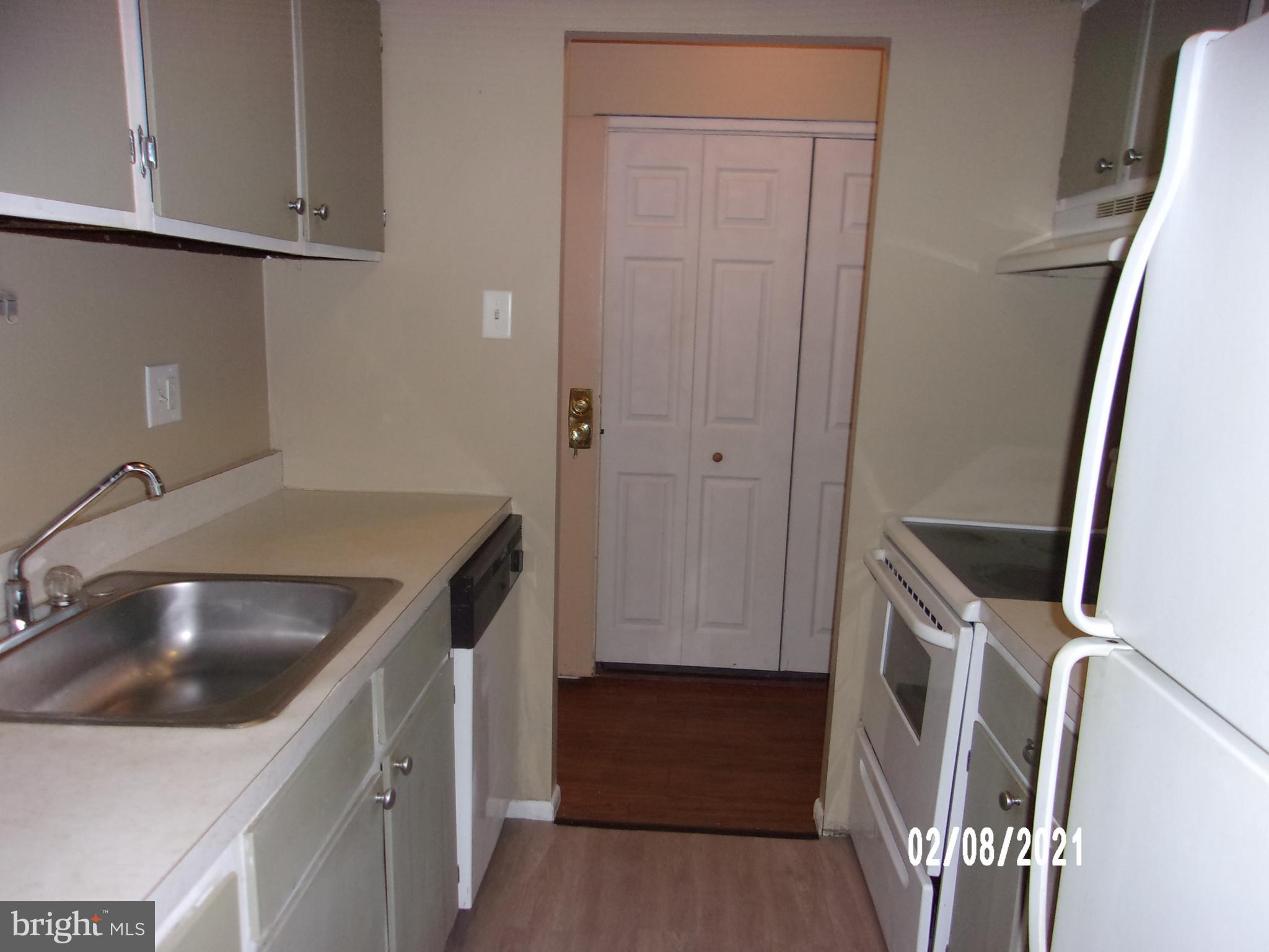 280 Bridgewater Road, Unit B16 Brookhaven, PA 19015 - Photo 15 of 33 Kitchen