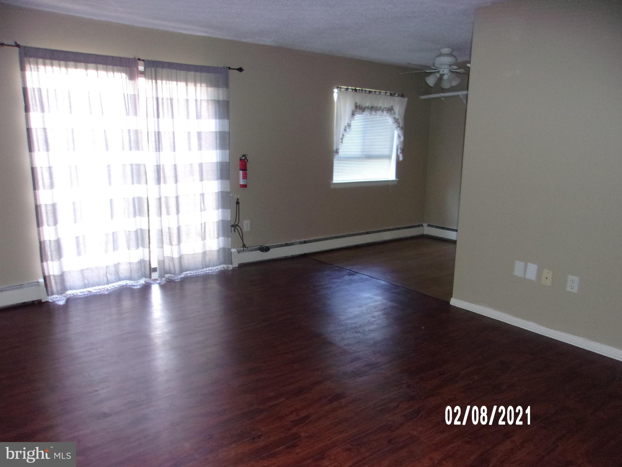 280 Bridgewater Road, Unit B16 Brookhaven, PA 19015 - Photo 10 of 33 Living room