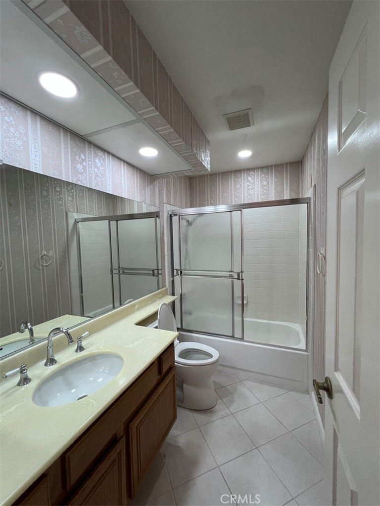 25225 Sagecrest Circle Stevenson Ranch, CA 91381 - Photo 34 of 50 Upstairs bathroom