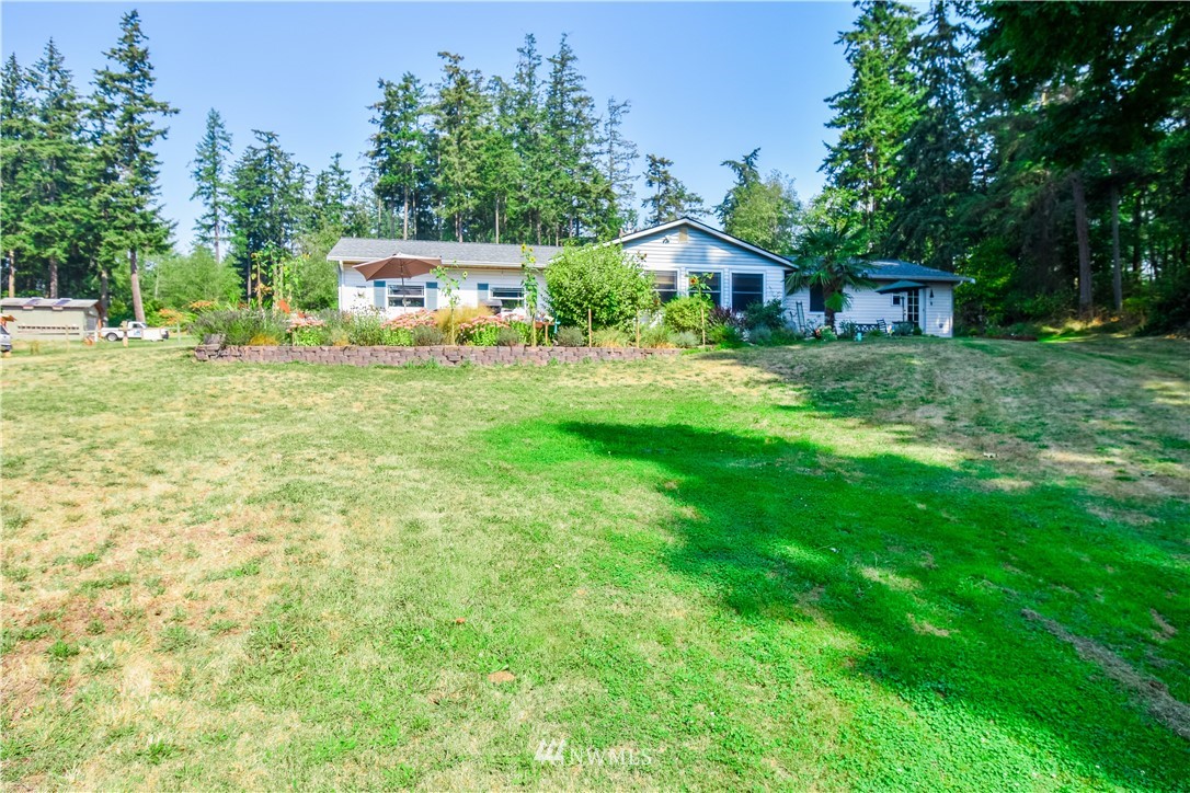 945 East Crescent Harbor Road Oak Harbor, WA 98277 - Photo 2 of 32 Gallery Image 2