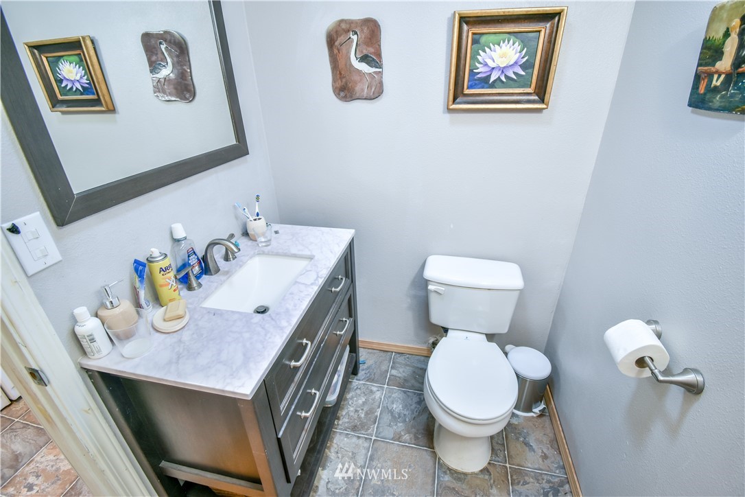 945 East Crescent Harbor Road Oak Harbor, WA 98277 - Photo 14 of 32 Gallery Image 14