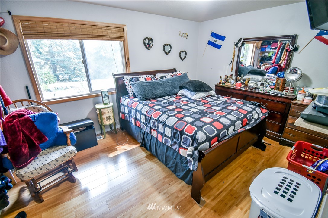 945 East Crescent Harbor Road Oak Harbor, WA 98277 - Photo 15 of 32 Gallery Image 15