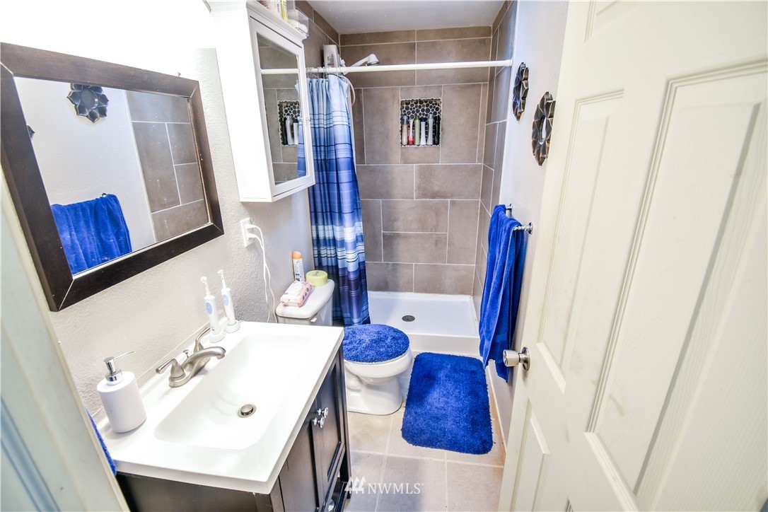 945 East Crescent Harbor Road Oak Harbor, WA 98277 - Photo 16 of 32 Gallery Image 16
