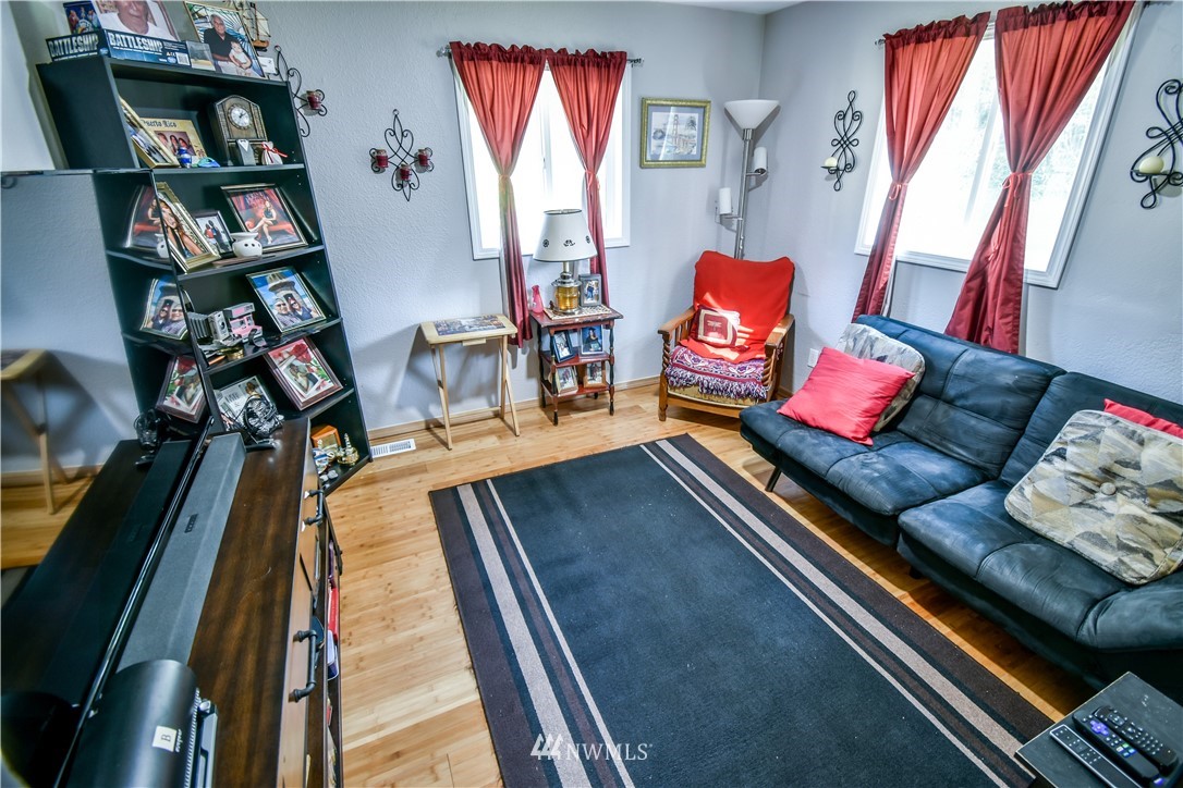 945 East Crescent Harbor Road Oak Harbor, WA 98277 - Photo 17 of 32 Gallery Image 17