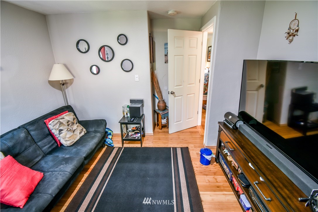 945 East Crescent Harbor Road Oak Harbor, WA 98277 - Photo 18 of 32 Gallery Image 18