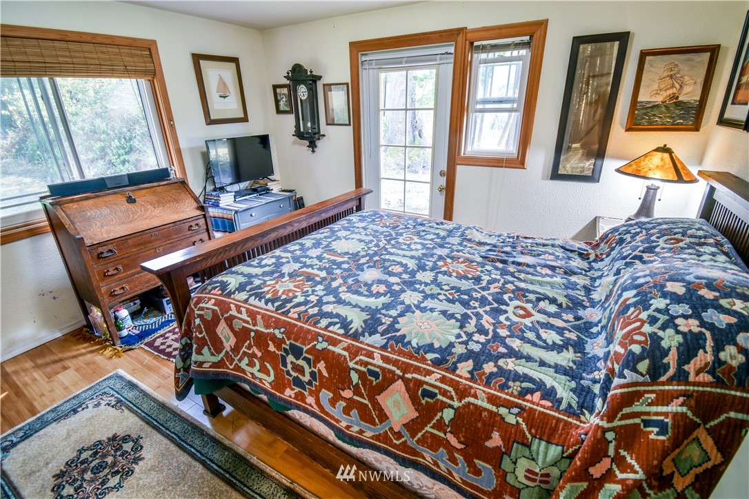 945 East Crescent Harbor Road Oak Harbor, WA 98277 - Photo 19 of 32 Gallery Image 19