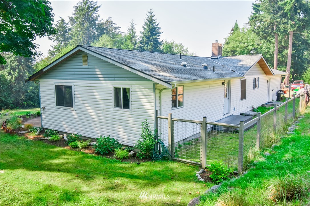 945 East Crescent Harbor Road Oak Harbor, WA 98277 - Photo 24 of 32 Gallery Image 24