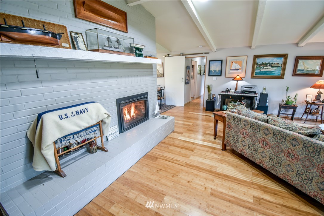945 East Crescent Harbor Road Oak Harbor, WA 98277 - Photo 5 of 32 Gallery Image 5