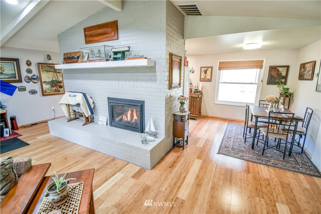 945 East Crescent Harbor Road Oak Harbor, WA 98277 - Photo 7 of 32 Gallery Image 7
