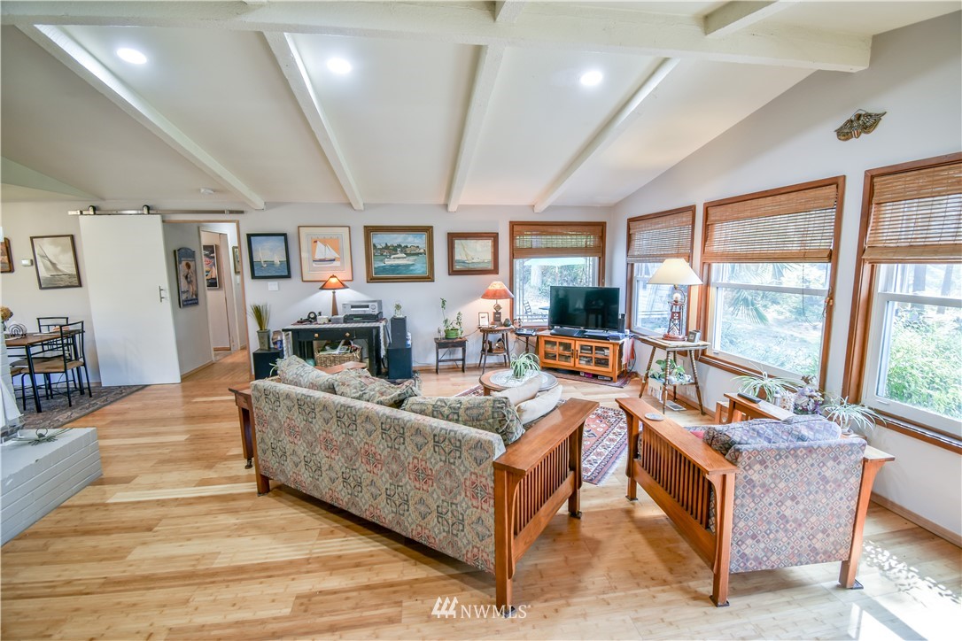 945 East Crescent Harbor Road Oak Harbor, WA 98277 - Photo 10 of 32 Gallery Image 10