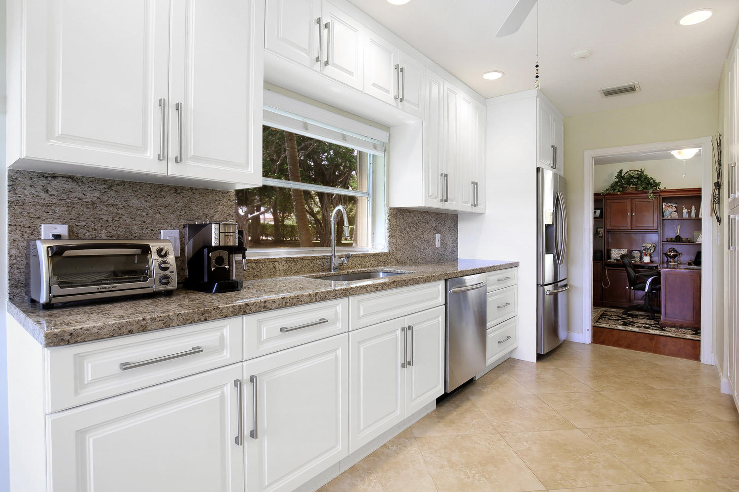 22384 Greentree Circle Boca Raton, FL 33433 - Photo 12 of 28 Kitchen
