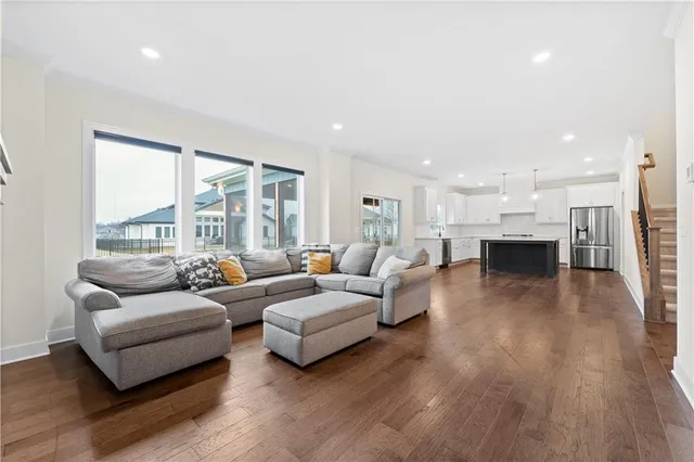 $725,000 | 334 Northwest Ambersham Drive, Lee's Summit, MO 64081