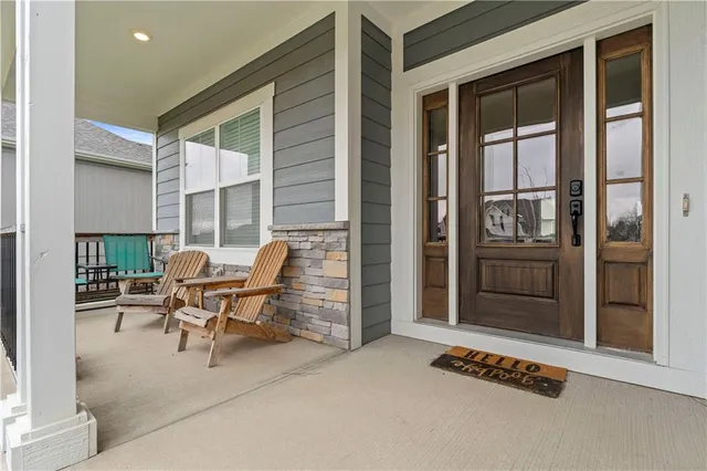 $725,000 | 334 Northwest Ambersham Drive, Lee's Summit, MO 64081