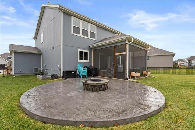 $725,000 | 334 Northwest Ambersham Drive, Lee's Summit, MO 64081