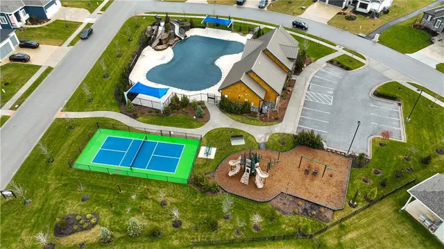 $725,000 | 334 Northwest Ambersham Drive, Lee's Summit, MO 64081