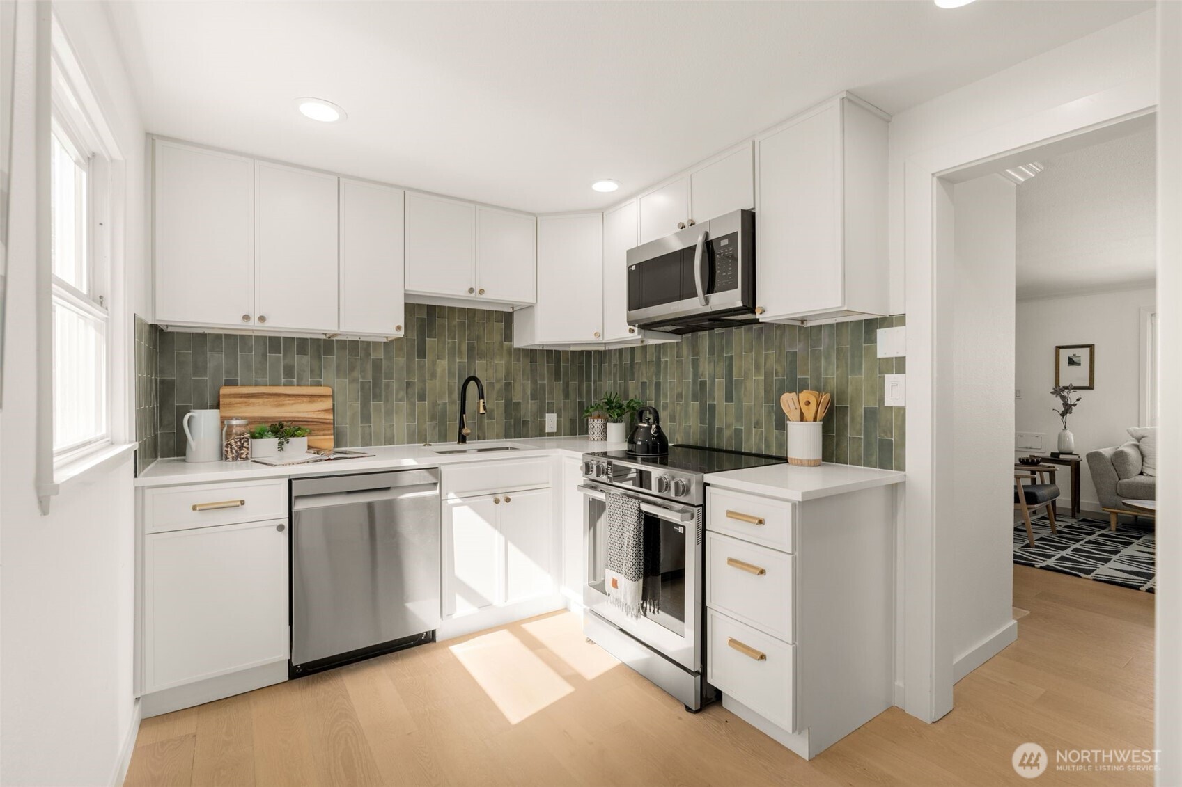 4411 50th Avenue Southwest Seattle, WA 98116 - Photo 12 of 27