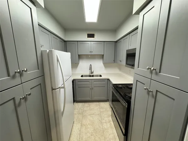 $107,500 | 2600 Bellefontaine, Unit A14, Houston, TX 77025