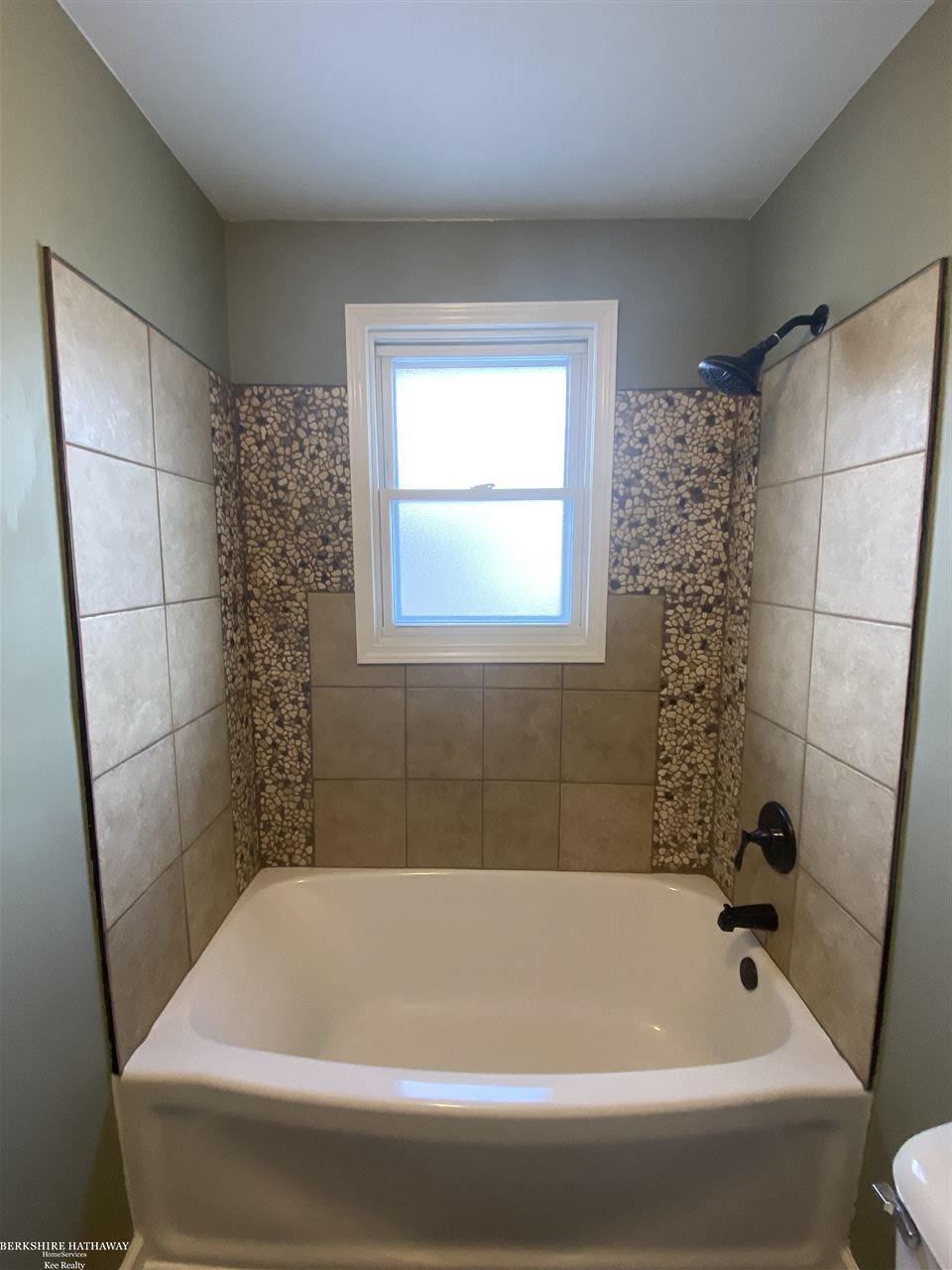 7511 Elmwood Road Lexington, MI 48450 - Photo 18 of 23 50035451-18.JPG