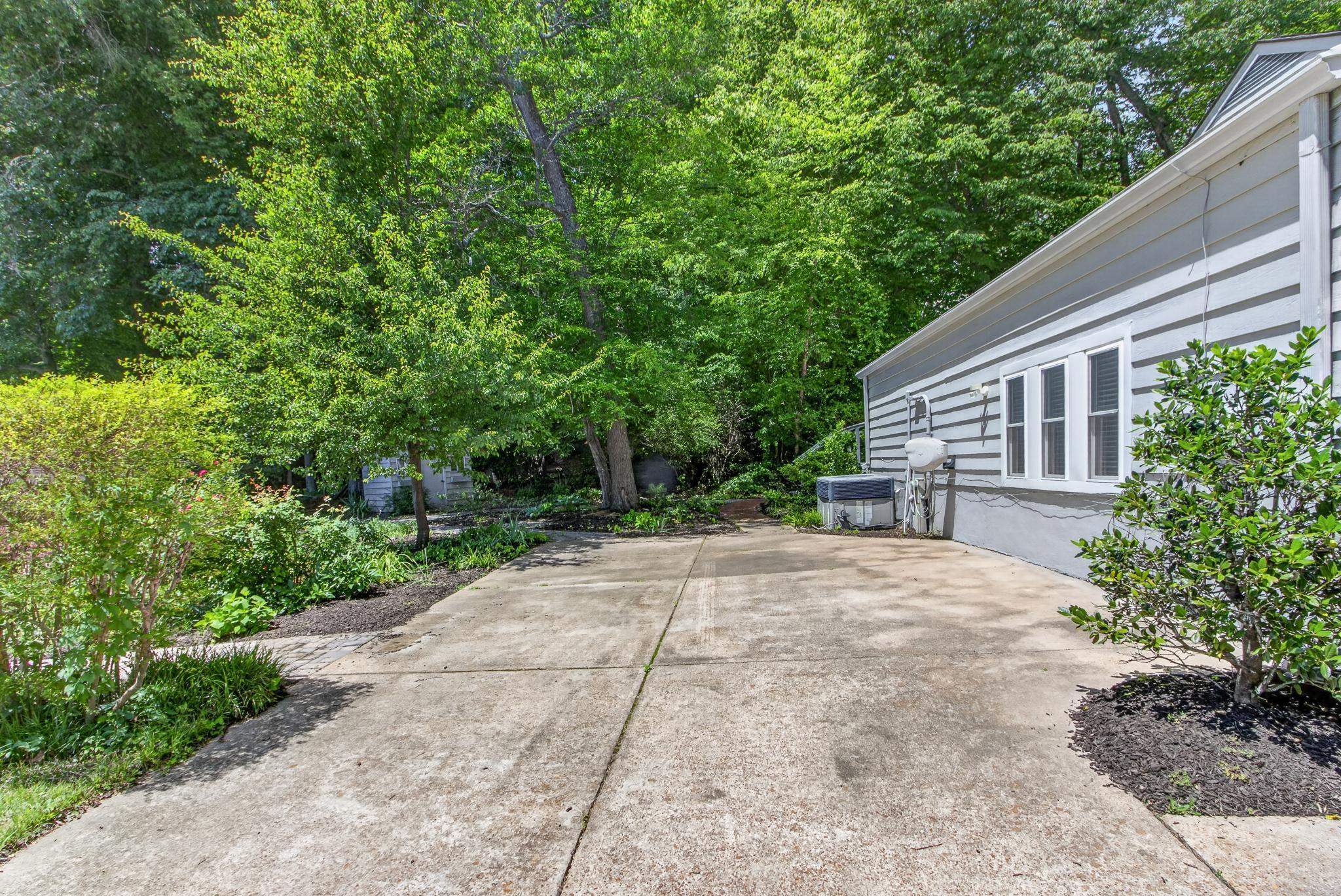 3121 Beechrun Drive Memphis, TN 38128 - Photo 40 of 40 If you're ready to embrace comfort, style and a peaceful setting surrounded by nature, 3121 Beechrun Drive is ready to welcome you home!