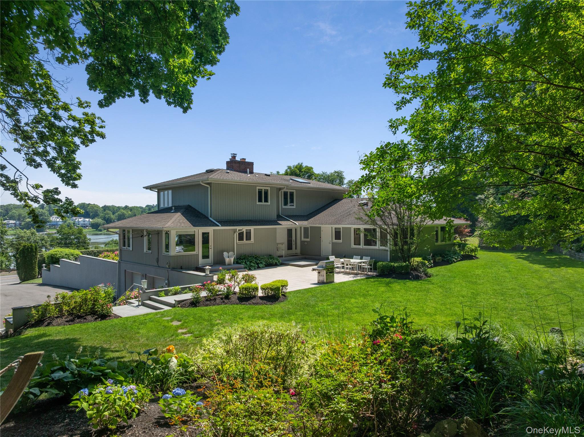353 East Shore Road Great Neck, NY 11023 - Photo 2 of 28