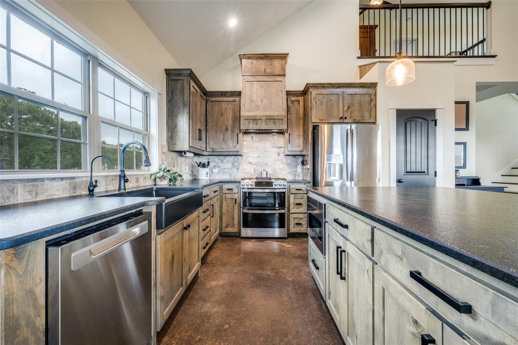 1458 Jim Harry Loop Sunset, TX 76270 - Photo 15 of 40