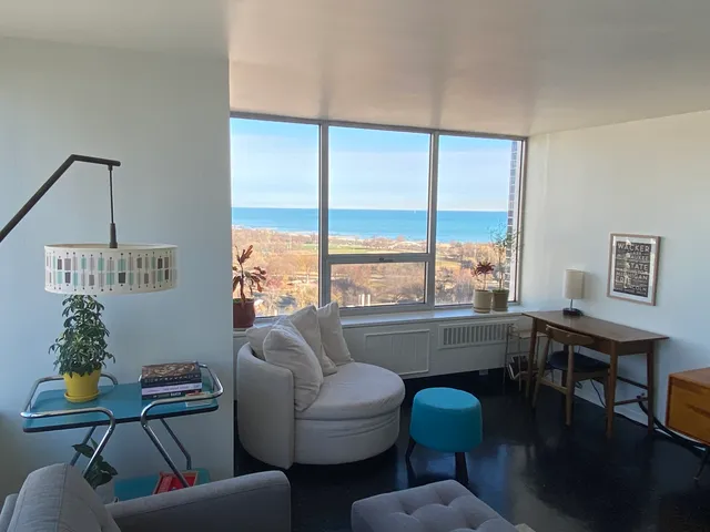 $249,900 | 70 West Burton Place, Unit 2001F, Chicago, IL 60610