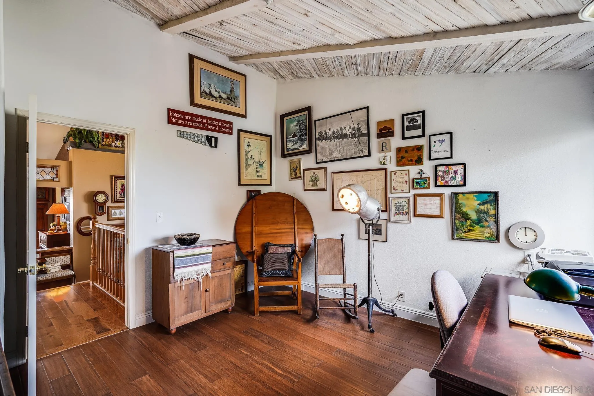 2366 Highview Lane Spring Valley, CA 91977 - Photo 21 of 53 a living room with furniture