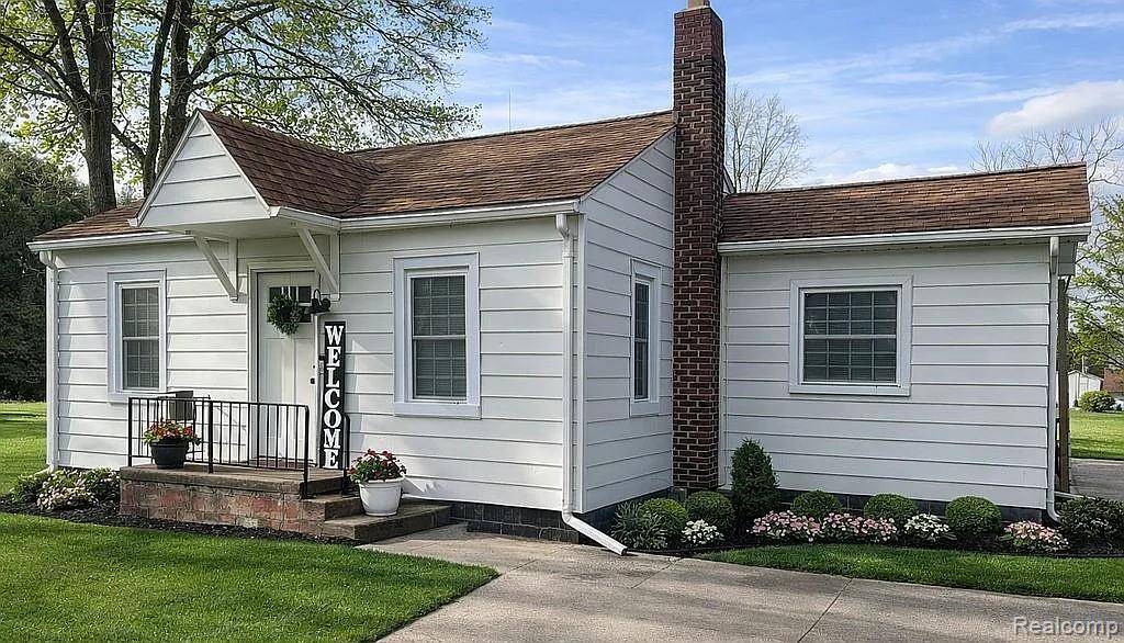 3030 West Newark Road Lapeer, MI 48446 - Photo 1 of 12