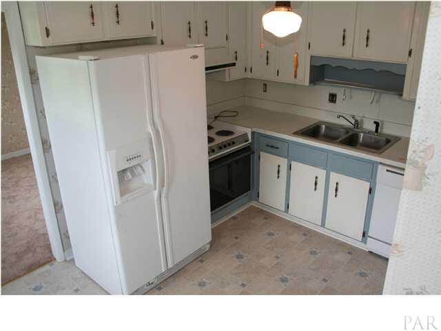 5955 Keystone Road Pensacola, FL 32504 - Photo 8 of 19 Equipped kitchen