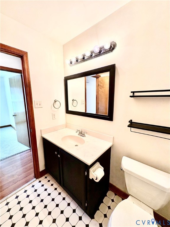 5312 Ridgerun Terrace Chesterfield, VA 23832 - Photo 8 of 12 Hall Bath