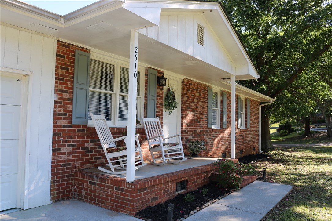 2510 Rolling Green Road Anderson, SC 29621 - Photo 3 of 19