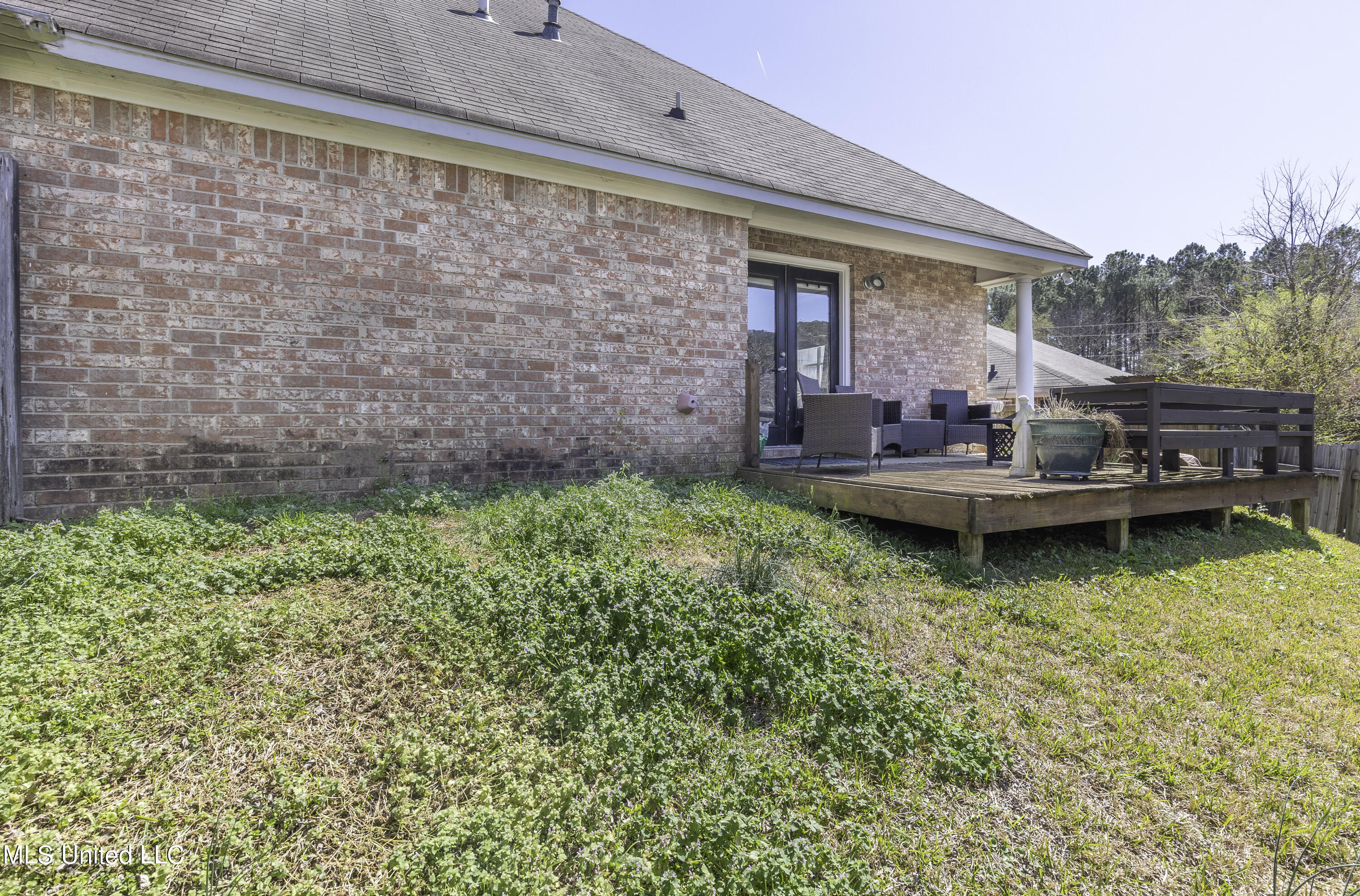 205 Kings Ridge Cove Brandon, MS 39042 - Photo 11 of 11 Backyard with deck